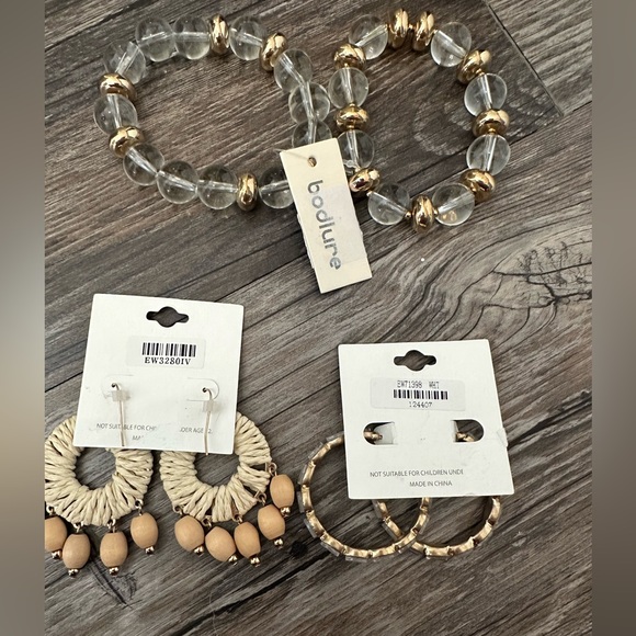 Bodlure Jewelry Bundle – 2 Bracelets & 2 Pairs of Earrings - Picture 2 of 6